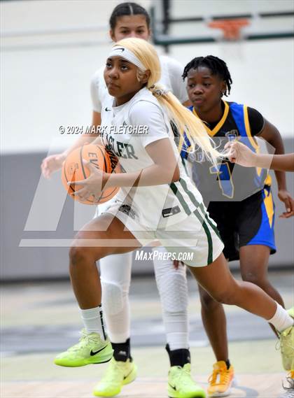Thumbnail 1 in Flagler Palm Coast vs Palatka (Flagler Palm Coast Bulldog Holiday Classic) photogallery.