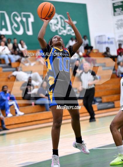 Thumbnail 3 in Flagler Palm Coast vs Palatka (Flagler Palm Coast Bulldog Holiday Classic) photogallery.