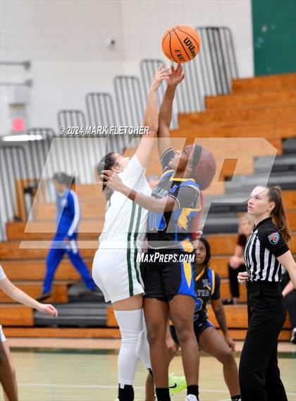 Thumbnail 1 in Flagler Palm Coast vs Palatka (Flagler Palm Coast Bulldog Holiday Classic) photogallery.