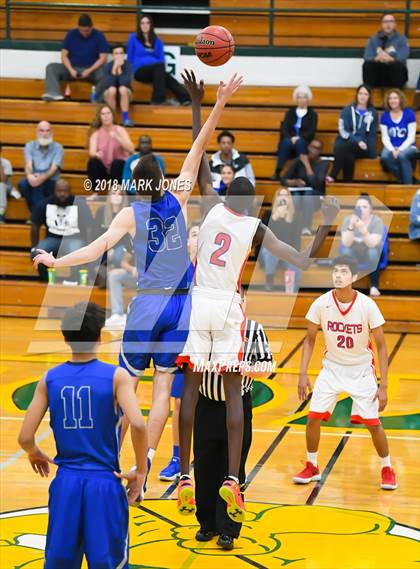 Thumbnail 3 in Valley Christian vs. Moon Valley  (Judy Dixon Tournament) photogallery.