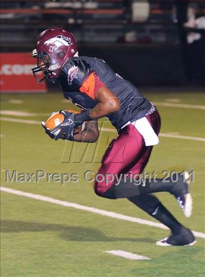 Thumbnail 3 in Maple Heights vs. Trotwood-Madison (OHSAA D2 Final) photogallery.