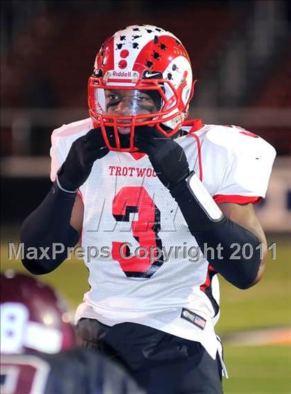 Thumbnail 2 in Maple Heights vs. Trotwood-Madison (OHSAA D2 Final) photogallery.