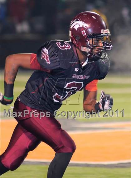 Thumbnail 2 in Maple Heights vs. Trotwood-Madison (OHSAA D2 Final) photogallery.