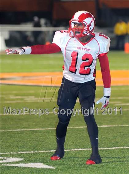 Thumbnail 3 in Maple Heights vs. Trotwood-Madison (OHSAA D2 Final) photogallery.