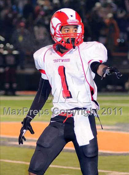 Thumbnail 2 in Maple Heights vs. Trotwood-Madison (OHSAA D2 Final) photogallery.