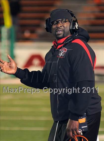 Thumbnail 2 in Maple Heights vs. Trotwood-Madison (OHSAA D2 Final) photogallery.