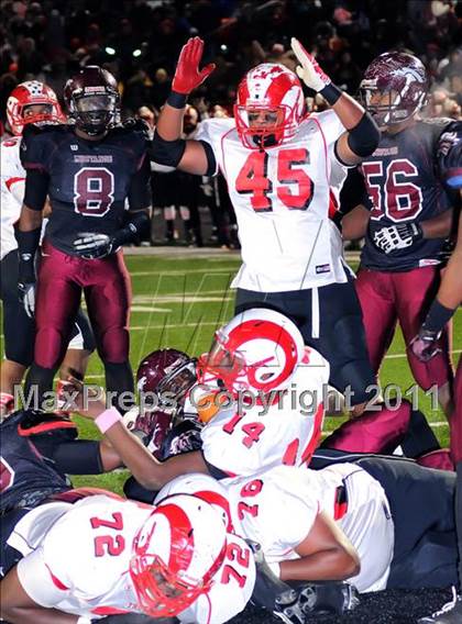 Thumbnail 2 in Maple Heights vs. Trotwood-Madison (OHSAA D2 Final) photogallery.