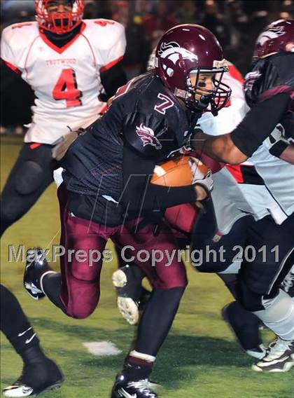 Thumbnail 2 in Maple Heights vs. Trotwood-Madison (OHSAA D2 Final) photogallery.