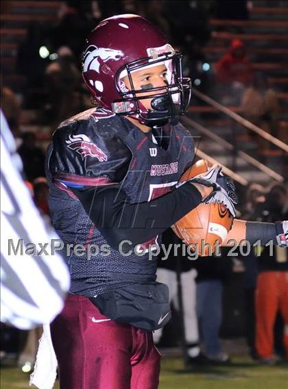 Thumbnail 1 in Maple Heights vs. Trotwood-Madison (OHSAA D2 Final) photogallery.