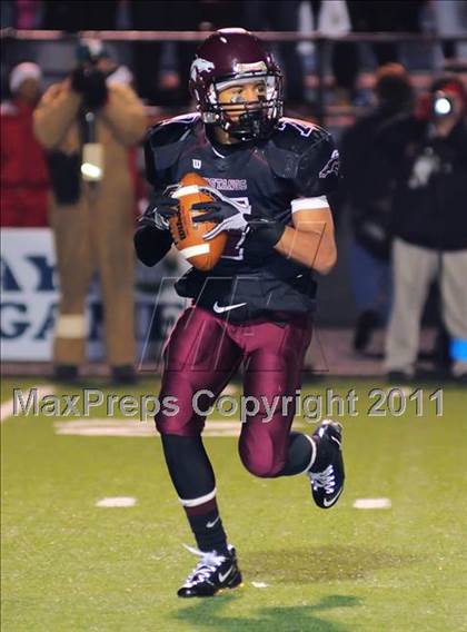 Thumbnail 3 in Maple Heights vs. Trotwood-Madison (OHSAA D2 Final) photogallery.