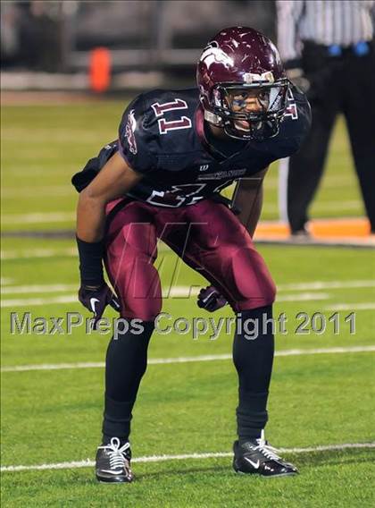 Thumbnail 2 in Maple Heights vs. Trotwood-Madison (OHSAA D2 Final) photogallery.