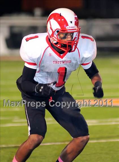 Thumbnail 1 in Maple Heights vs. Trotwood-Madison (OHSAA D2 Final) photogallery.