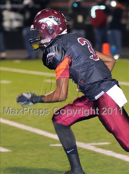 Thumbnail 3 in Maple Heights vs. Trotwood-Madison (OHSAA D2 Final) photogallery.