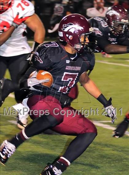 Thumbnail 3 in Maple Heights vs. Trotwood-Madison (OHSAA D2 Final) photogallery.