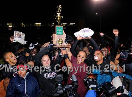 Thumbnail 3 in Maple Heights vs. Trotwood-Madison (OHSAA D2 Final) photogallery.