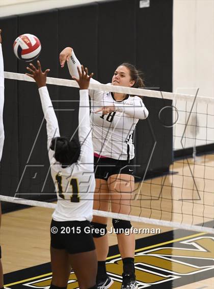 Thumbnail 1 in Windsor vs. American Canyon (Nor-Cal Invitational) photogallery.