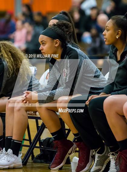 Thumbnail 3 in Elmira vs. Kingston (NYSPHSAA Class AA Regional Semifinal) photogallery.