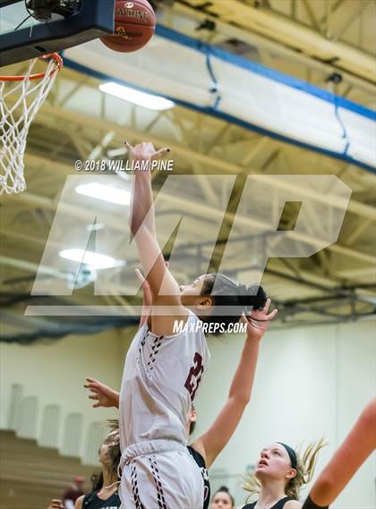 Thumbnail 3 in Elmira vs. Kingston (NYSPHSAA Class AA Regional Semifinal) photogallery.