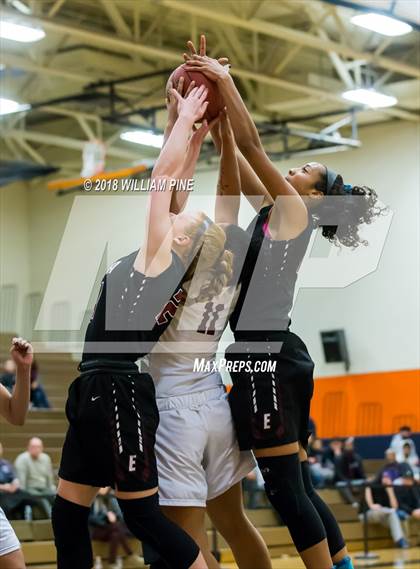 Thumbnail 1 in Elmira vs. Kingston (NYSPHSAA Class AA Regional Semifinal) photogallery.