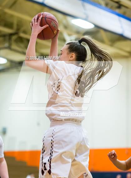 Thumbnail 2 in Elmira vs. Kingston (NYSPHSAA Class AA Regional Semifinal) photogallery.