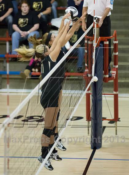 Thumbnail 3 in Shelbyville vs Beech Grove (IHSAA 3A Sectional Round 1) photogallery.