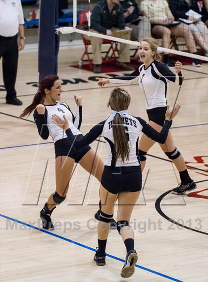 Thumbnail 3 in Shelbyville vs Beech Grove (IHSAA 3A Sectional Round 1) photogallery.