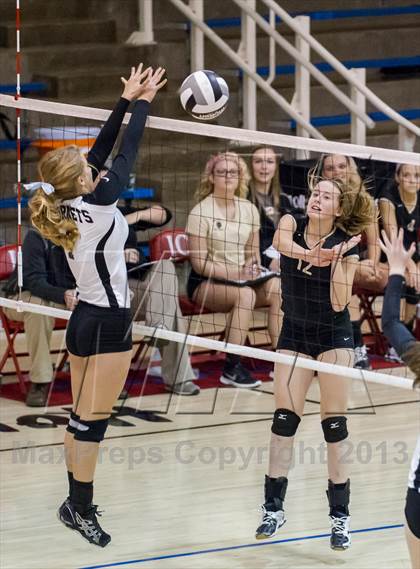 Thumbnail 1 in Shelbyville vs Beech Grove (IHSAA 3A Sectional Round 1) photogallery.