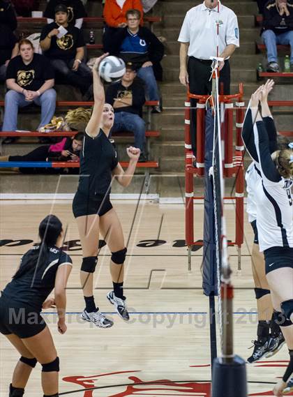 Thumbnail 1 in Shelbyville vs Beech Grove (IHSAA 3A Sectional Round 1) photogallery.