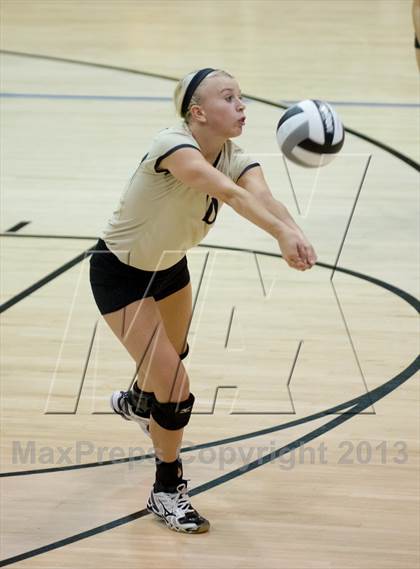 Thumbnail 2 in Shelbyville vs Beech Grove (IHSAA 3A Sectional Round 1) photogallery.
