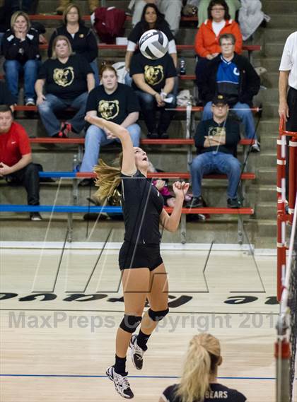 Thumbnail 1 in Shelbyville vs Beech Grove (IHSAA 3A Sectional Round 1) photogallery.