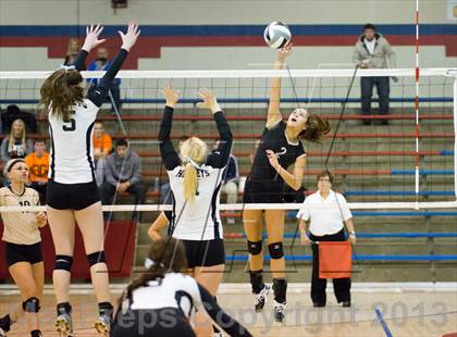 Thumbnail 1 in Shelbyville vs Beech Grove (IHSAA 3A Sectional Round 1) photogallery.
