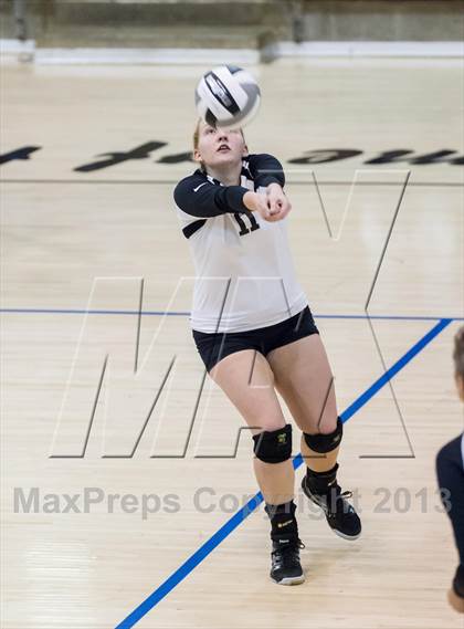 Thumbnail 2 in Shelbyville vs Beech Grove (IHSAA 3A Sectional Round 1) photogallery.