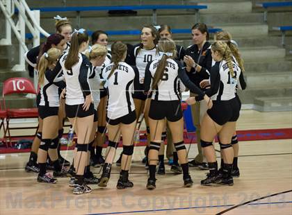 Thumbnail 2 in Shelbyville vs Beech Grove (IHSAA 3A Sectional Round 1) photogallery.