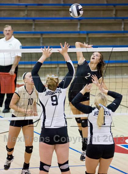Thumbnail 2 in Shelbyville vs Beech Grove (IHSAA 3A Sectional Round 1) photogallery.