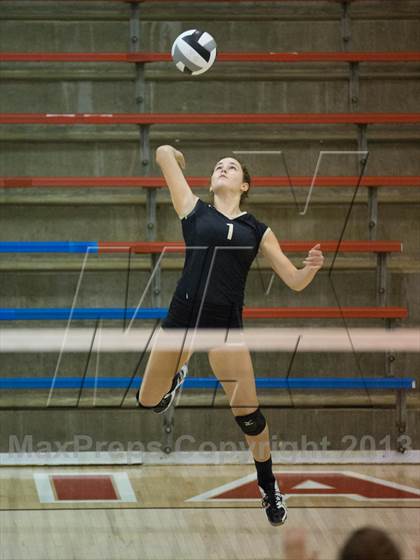 Thumbnail 3 in Shelbyville vs Beech Grove (IHSAA 3A Sectional Round 1) photogallery.