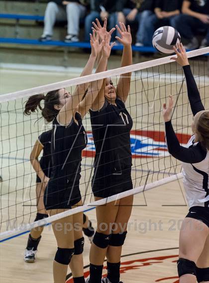 Thumbnail 3 in Shelbyville vs Beech Grove (IHSAA 3A Sectional Round 1) photogallery.