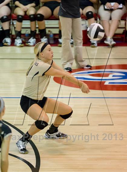 Thumbnail 1 in Shelbyville vs Beech Grove (IHSAA 3A Sectional Round 1) photogallery.