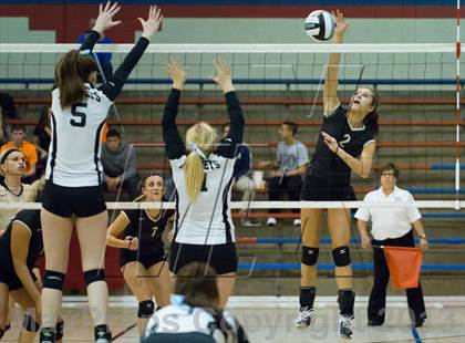 Thumbnail 3 in Shelbyville vs Beech Grove (IHSAA 3A Sectional Round 1) photogallery.