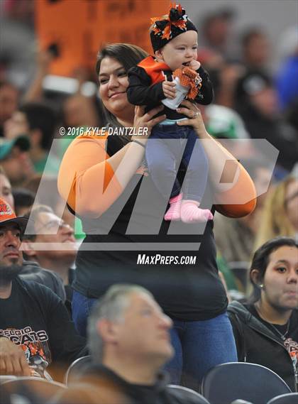 Thumbnail 1 in Refugio vs. Crawford (UIL 2A Division 1 Final) photogallery.