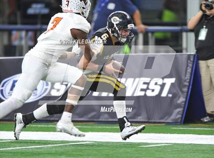 Thumbnail 1 in Refugio vs. Crawford (UIL 2A Division 1 Final) photogallery.