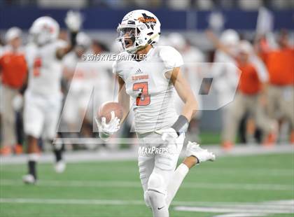 Thumbnail 2 in Refugio vs. Crawford (UIL 2A Division 1 Final) photogallery.