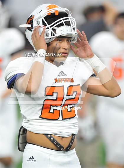Thumbnail 1 in Refugio vs. Crawford (UIL 2A Division 1 Final) photogallery.
