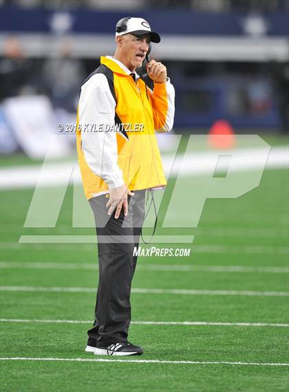 Thumbnail 2 in Refugio vs. Crawford (UIL 2A Division 1 Final) photogallery.
