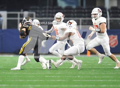Thumbnail 3 in Refugio vs. Crawford (UIL 2A Division 1 Final) photogallery.
