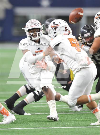 Thumbnail 1 in Refugio vs. Crawford (UIL 2A Division 1 Final) photogallery.