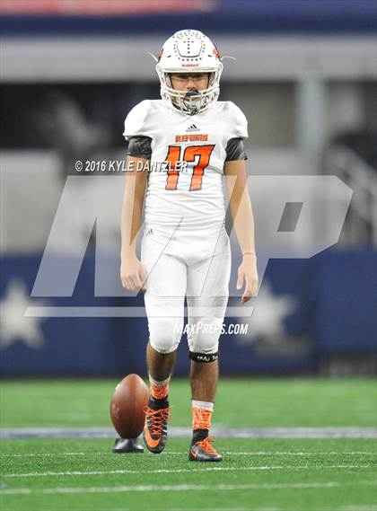 Thumbnail 1 in Refugio vs. Crawford (UIL 2A Division 1 Final) photogallery.