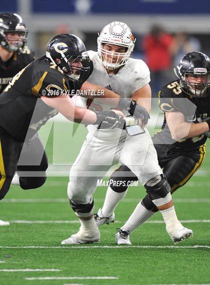 Thumbnail 3 in Refugio vs. Crawford (UIL 2A Division 1 Final) photogallery.