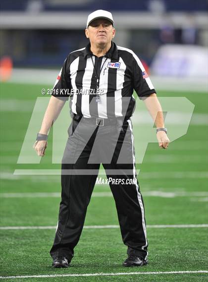 Thumbnail 1 in Refugio vs. Crawford (UIL 2A Division 1 Final) photogallery.