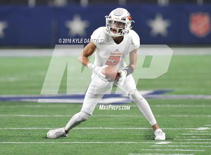 Thumbnail 2 in Refugio vs. Crawford (UIL 2A Division 1 Final) photogallery.