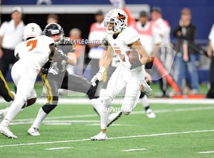 Thumbnail 1 in Refugio vs. Crawford (UIL 2A Division 1 Final) photogallery.